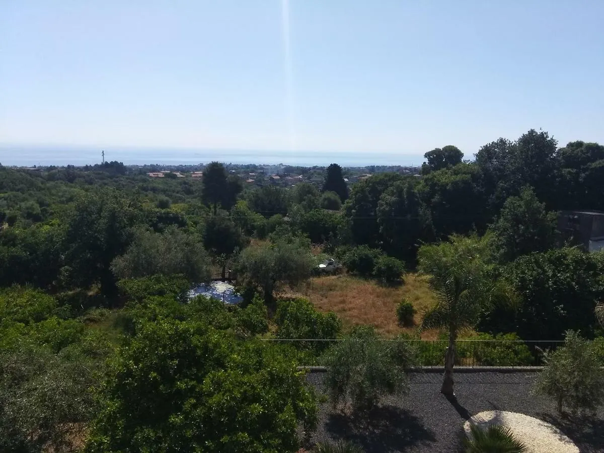 Villa Feluchia Tra Il Mare E Il Vulcano Ачиреале 2*,  Италия