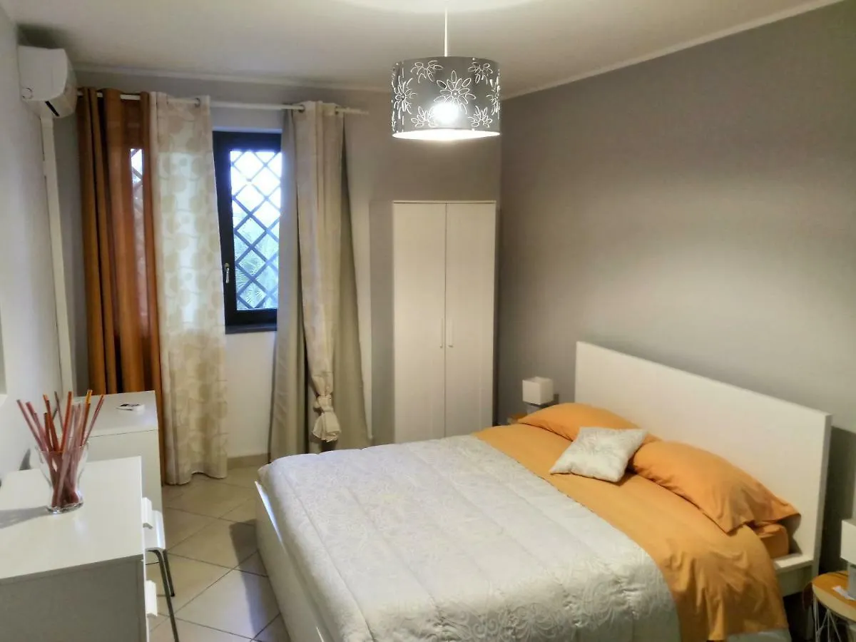 Villa Feluchia Tra Il Mare E Il Vulcano Ачиреале 2*,