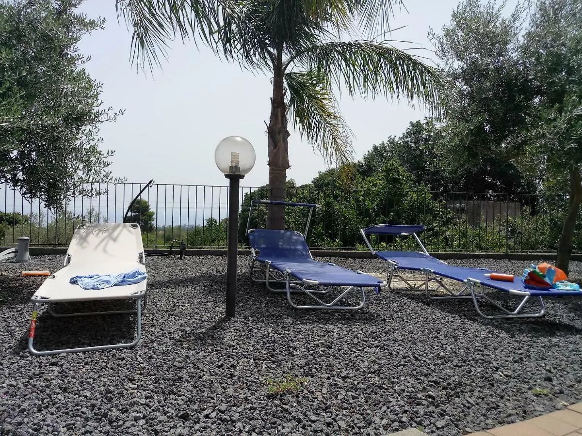 Villa Feluchia Tra Il Mare E Il Vulcano Acireale 2*,